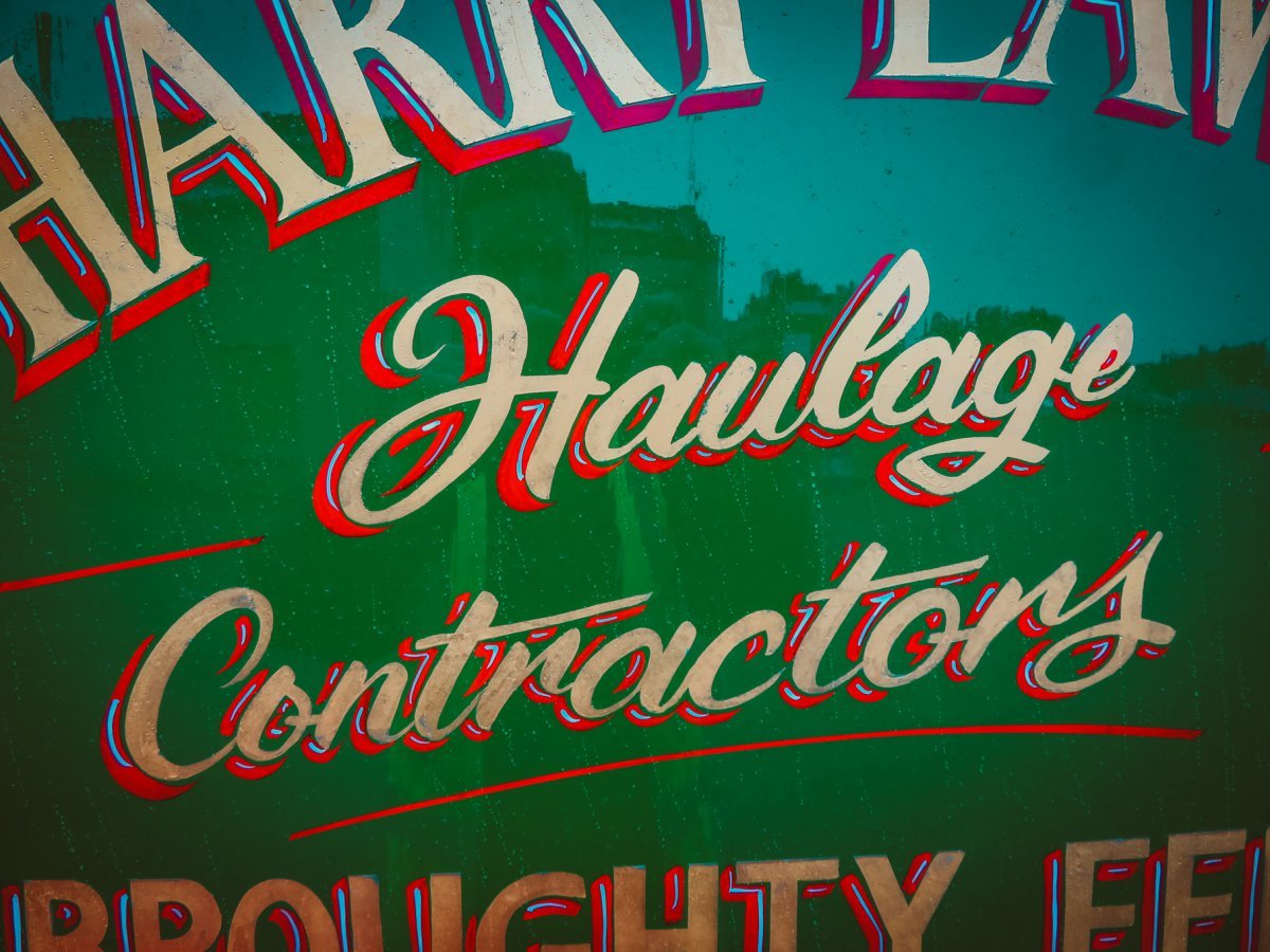 Traditional signwriting in Dundee
