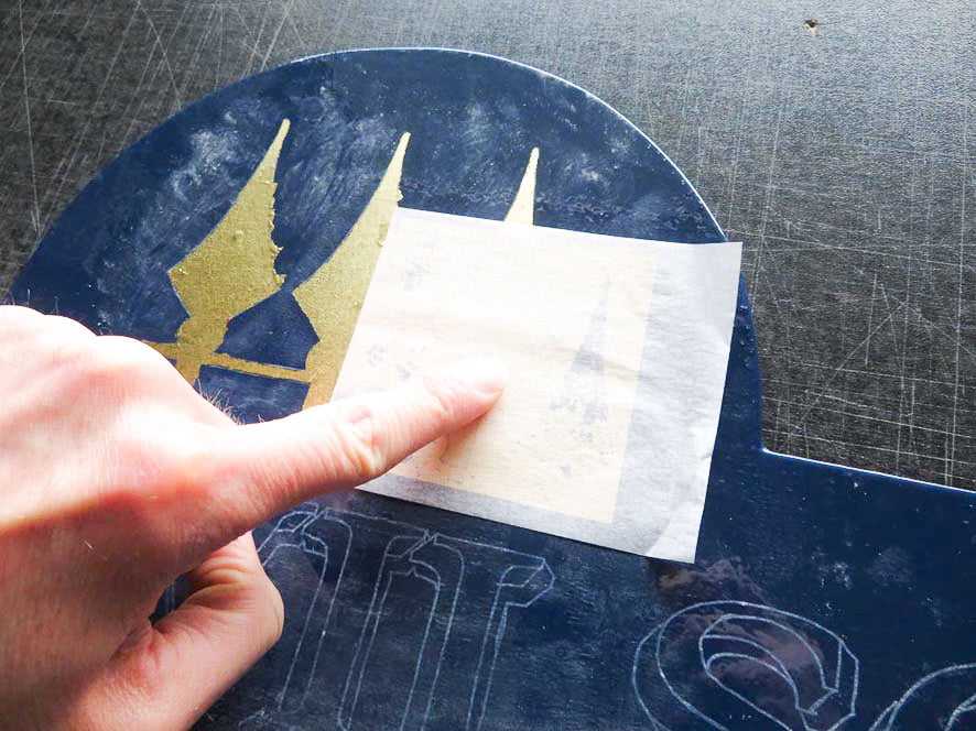 Learn how to hand paint gold leaf lettering : Robertsign