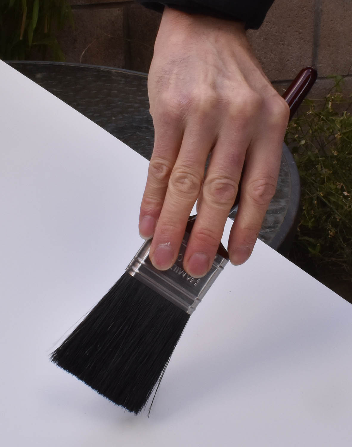 Painting signs with a paint brush