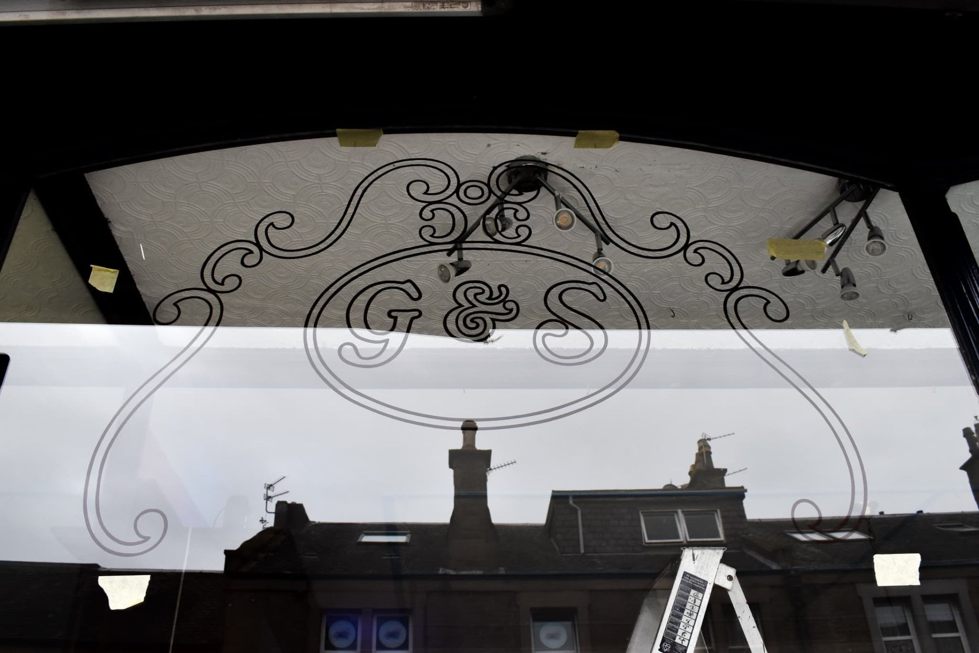 Gold leaf Broughty Ferry sign