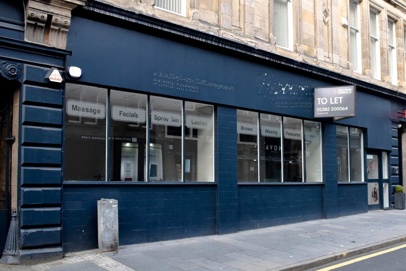 Cut out letters in Dundee Robertsign