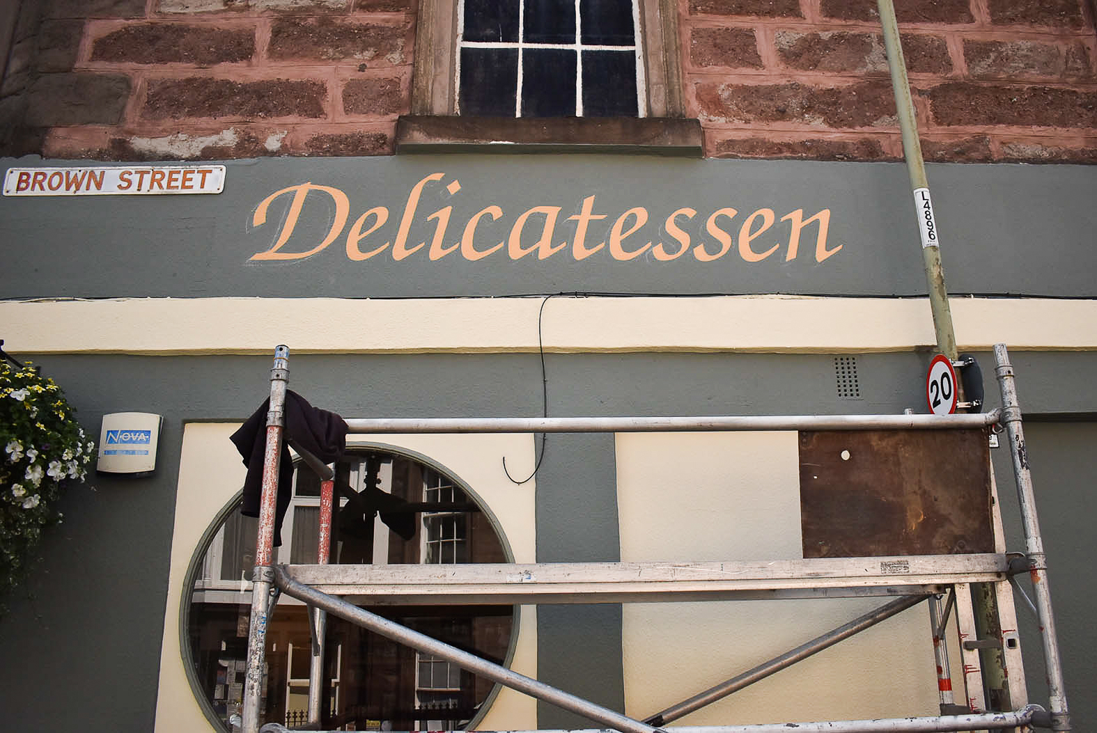 How to paint signs in Blairgowrie